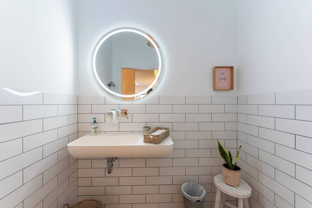 Apartamento entero, Apartamento con piscina climatizada y jardín. in Figueras, Alt Empordà