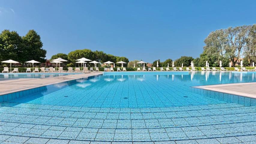 Casa vacanza per 3 persone, con piscina e giardino nonché piscina per bambini e panorama a Jesolo