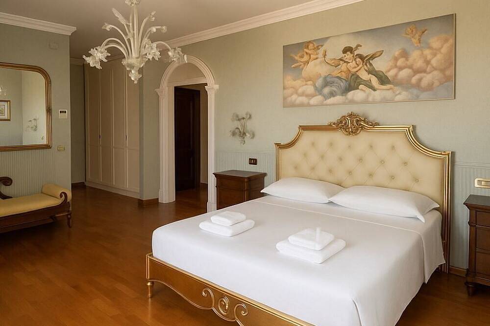Villa Monaco: Double Room in Villa with Pool, Hot Tub in Mosciano Sant'Angelo, Côte Adriatique Abruzzes