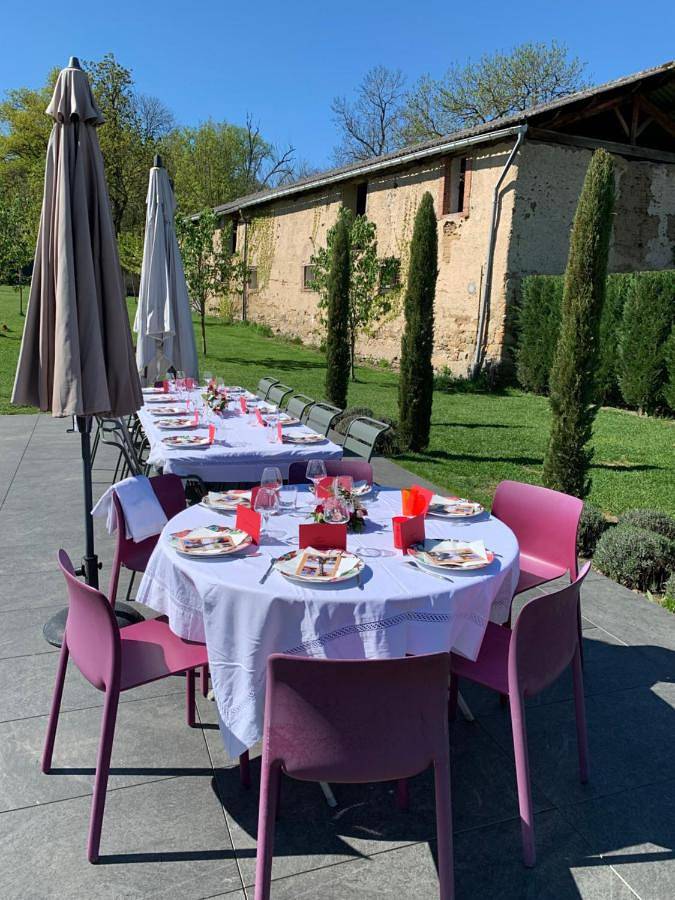 Manoir avec piscine chauffée et parc clos arboré in Peschadoires, Région de Thiers