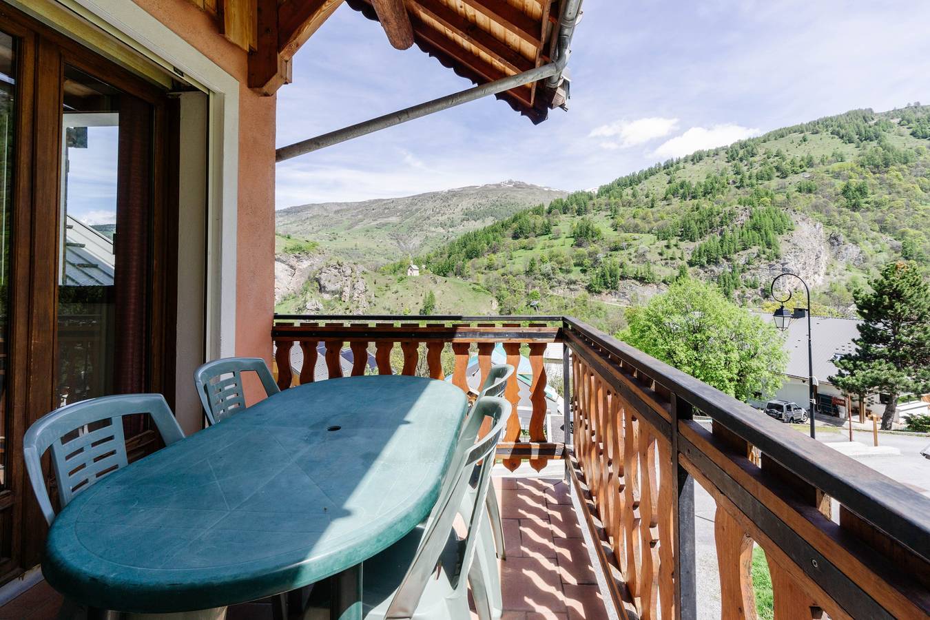 Appartement entier, Appartement "Edelweiss" avec vue sur les montagnes, terrasse partagée et Wi-Fi in Valloire, Région de Saint-Jean-de-Maurienne
