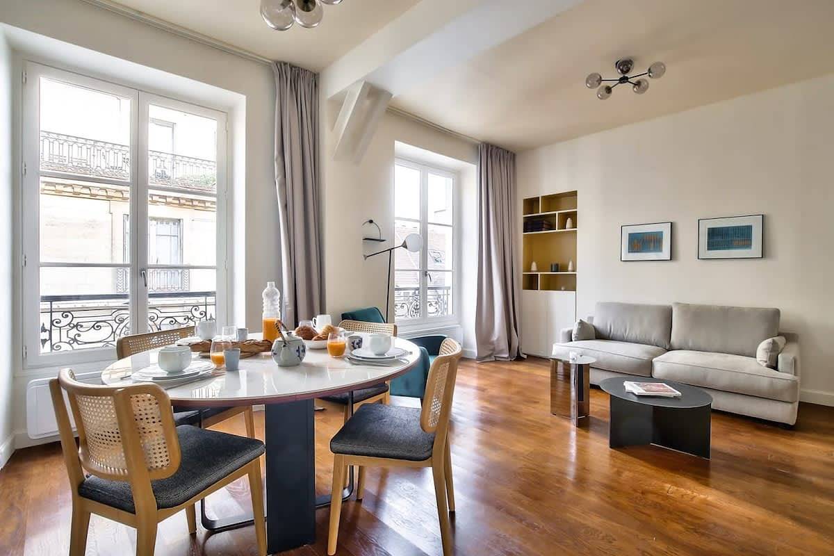 Entire apartment, The Perfect Parisian Flat Bd St-Germain - Mid Term in Paris, Ile de France