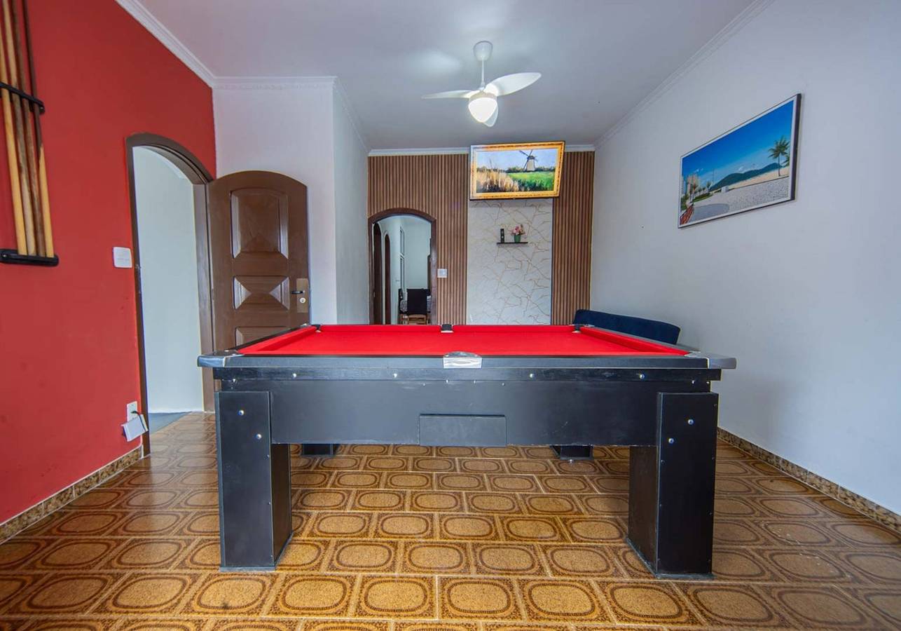 Casa com Piscina e Churrasqueira a 220 m da Praia in Guilhermina, Praia Grande