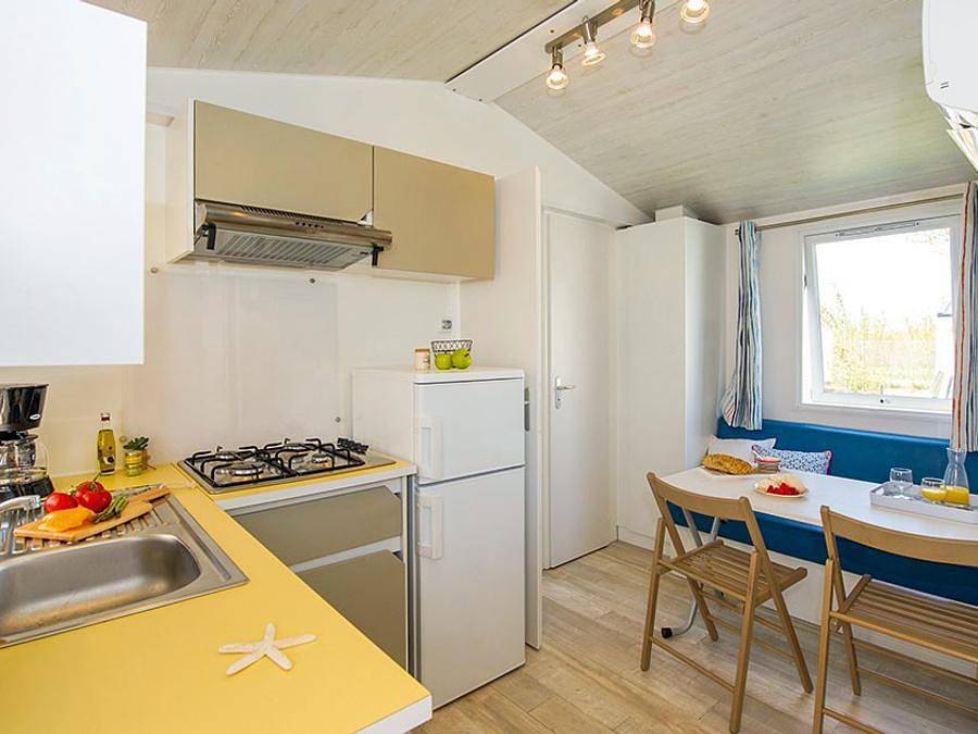 Camping La Marine - Mobilheim 4 personen - Comfort | 2 Schlafz. | 4 Pers. | Erhöhte Terrasse | Klimaanlage in Le Grau-du-Roi, Côte d'Améthyste