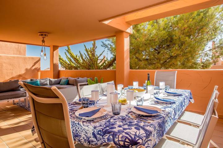 Appartement voor 10 personen, with tuin and terras as well as zwembad in Elviria