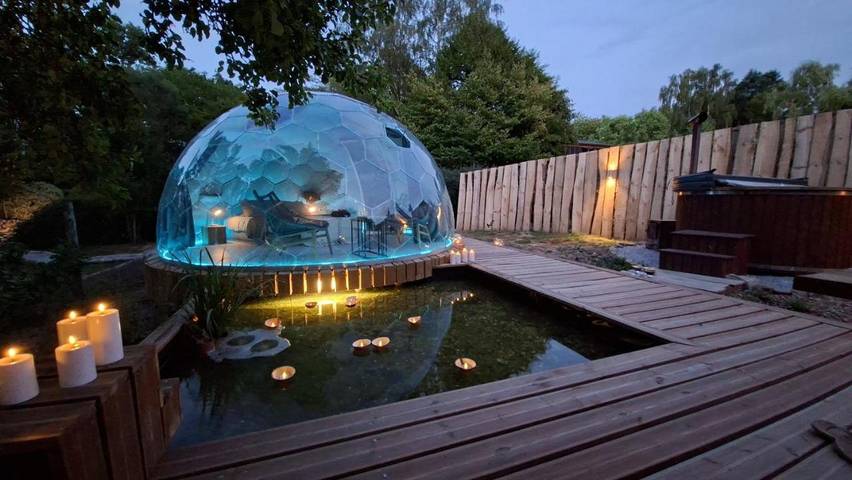 Tente pour 2 personnes, avec Jacuzzi et Terrasse ainsi que Jardin et Sauna