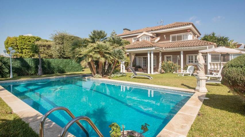 Chalet para 9 personas, con Balcón además de Jardín y Piscina en Calafell
