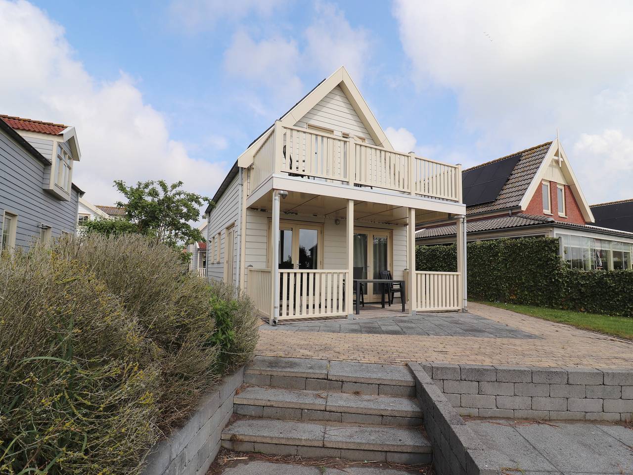 Bungalow in Zuytland mit Angelsteg in Bernisse, Niederländische Nordsee