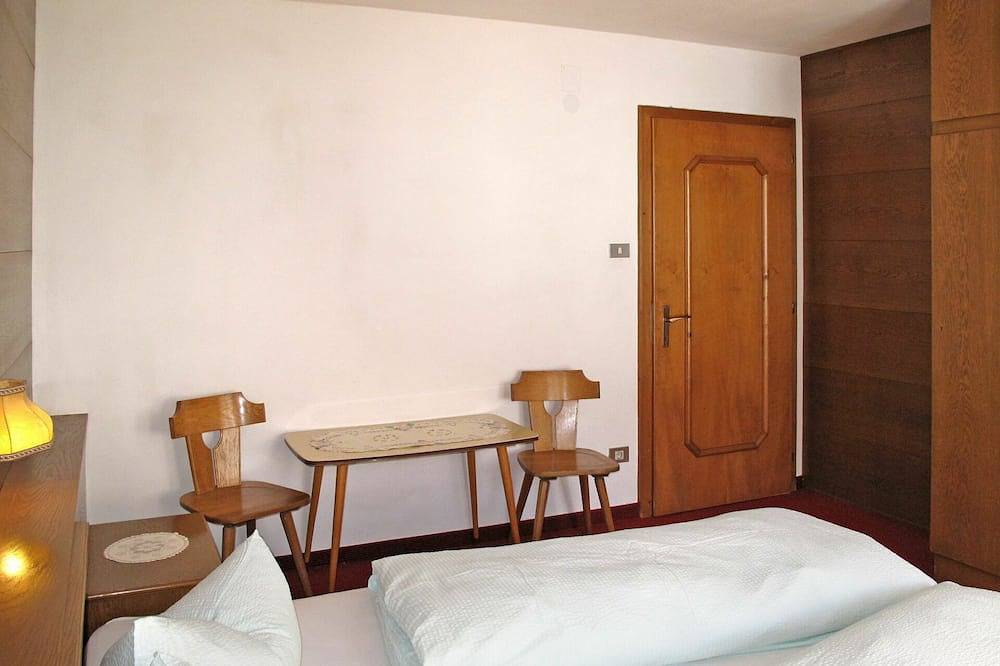 Geheel appartement, Mooi appartement voor 6 personen met Wifi, Tv, balkon en huisdieren toegestaan in St. Valentin auf der Haide, Graun