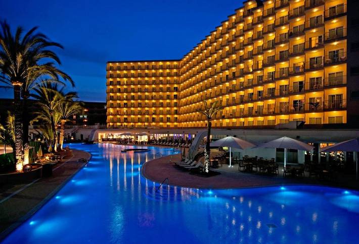 Hotel para 3 personas, con piscina y terraza además de piscina para niños y vistas - 1