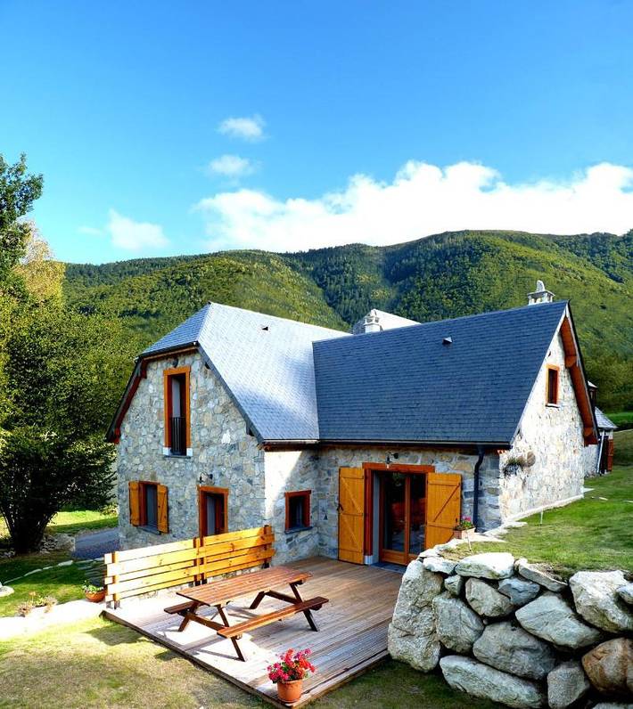 Gîte pour 4 personnes, avec Balcon et Terrasse ainsi que Jardin et Vue à Bun - 2