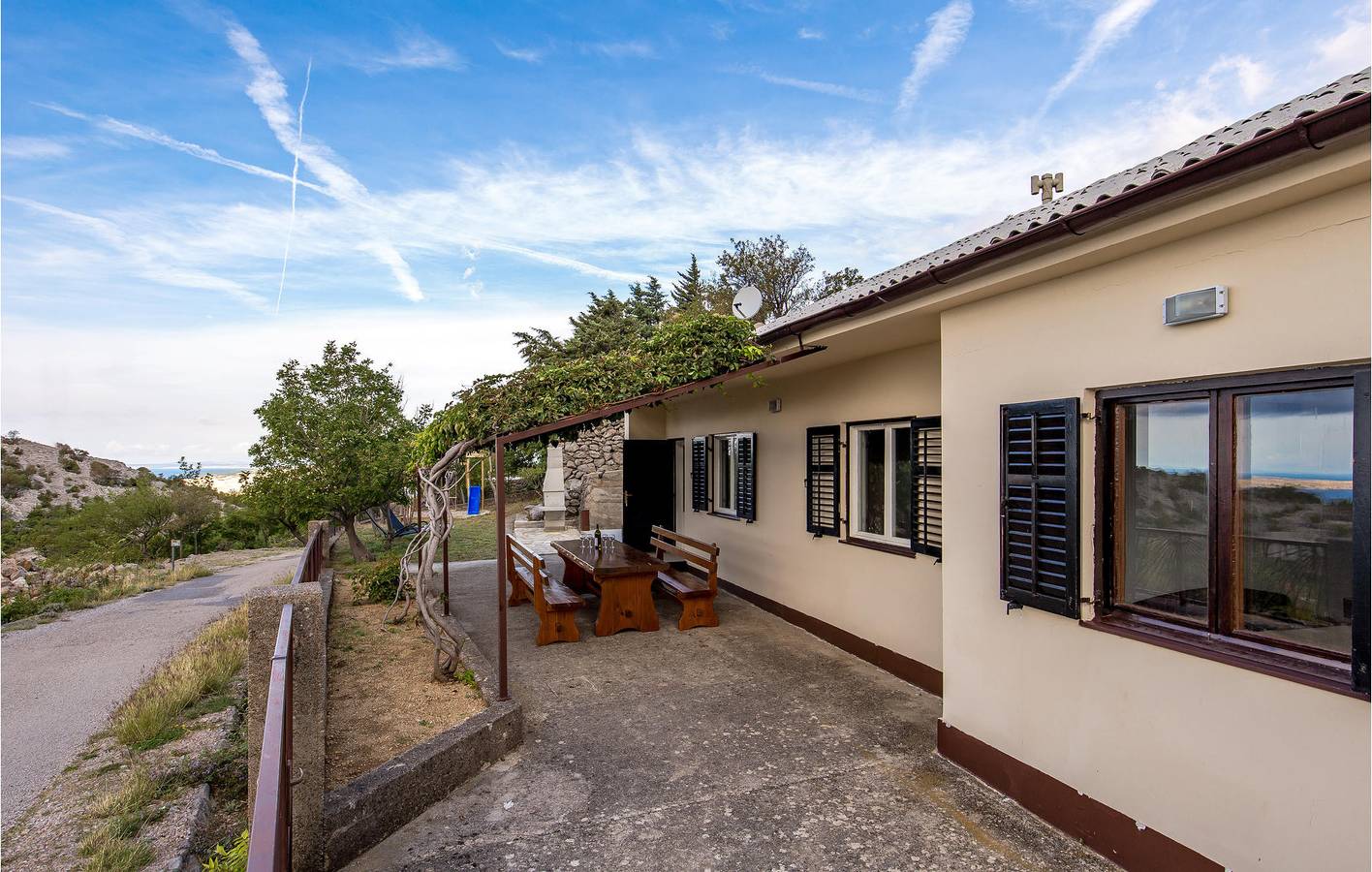 Gemütliche Ferienwohnung in Strandnähe mit WLAN, Klimaanlage und Terrasse in Jablanac, Naturpark Velebit