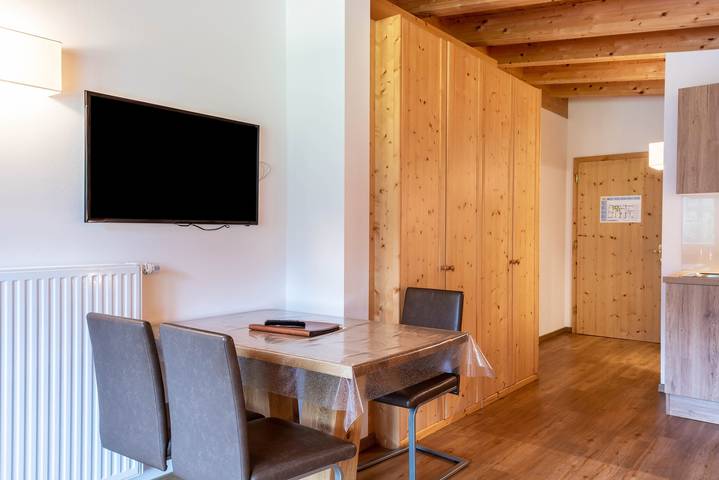 Ganzes Studio, Einzimmerapartment 'Hotel Residence Gardena Dolomites' mit Bergblick, Garten & Wlan in St. Christina in Gröden, Dolomiti Superski