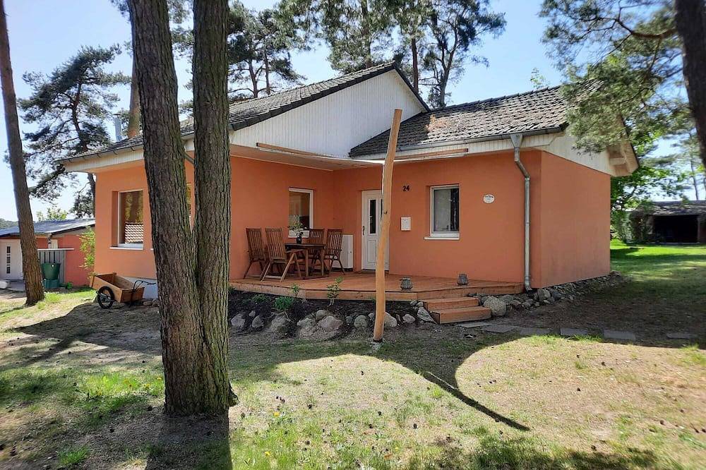 Stilvolles Ferienhaus am Plauer See mit Ruderboot in Plau am See, Ludwigslust-Parchim