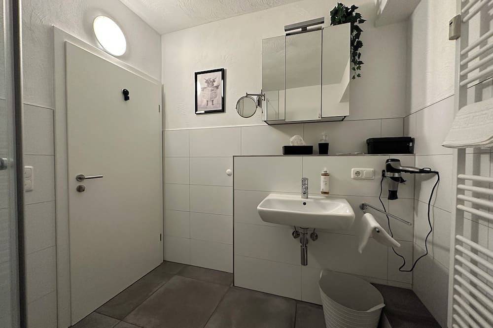 Ganze Wohnung, Kingsize Bed, two Sofabed, Full Kitchen, Workspace 650Mbit, Netflix, Centrum, in Euskirchen, Eifel (Nordrhein-Westfalen)