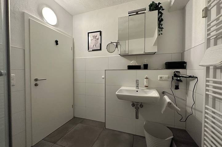 Ganze Wohnung, Kingsize Bed, two Sofabed, Full Kitchen, Workspace 650Mbit, Netflix, Centrum, in Euskirchen, Eifel (Nordrhein-Westfalen)