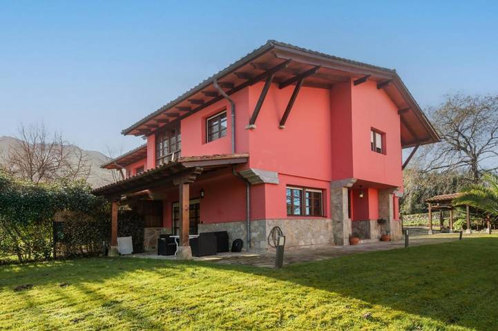 Casa rural para 6 personas, con vistas y jardín en Llanes