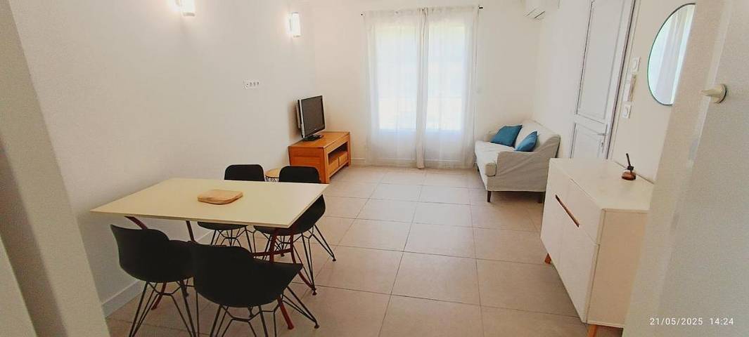 Location de vacances pour 4 personnes, avec piscine ainsi que jardin et terrasse à Gallargues-le-Montueux - 2