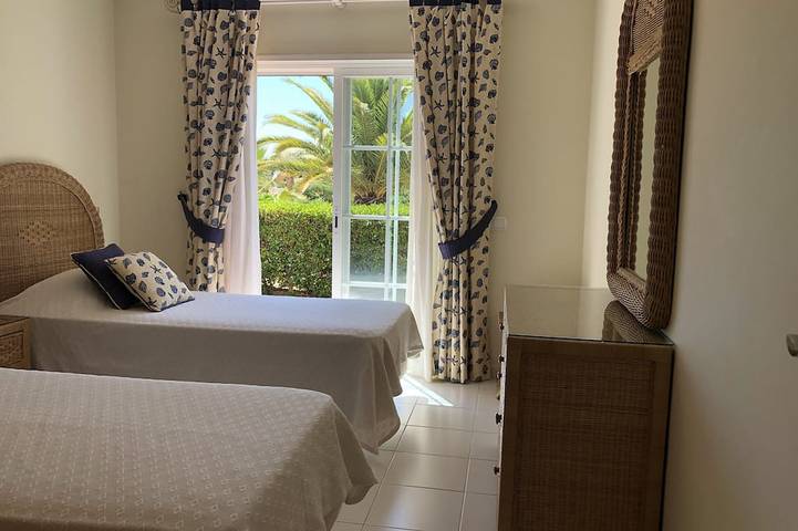 Golfemar with 3 bedrooms, 2 bathrooms, airco, sea view. L.T.R. on request. in Carvoeiro, Faro Distrikt