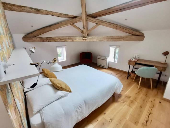 Location de vacances pour 2 personnes, avec jardin ainsi que vue et piscine dans Sauveterre-Saint-Denis - 2