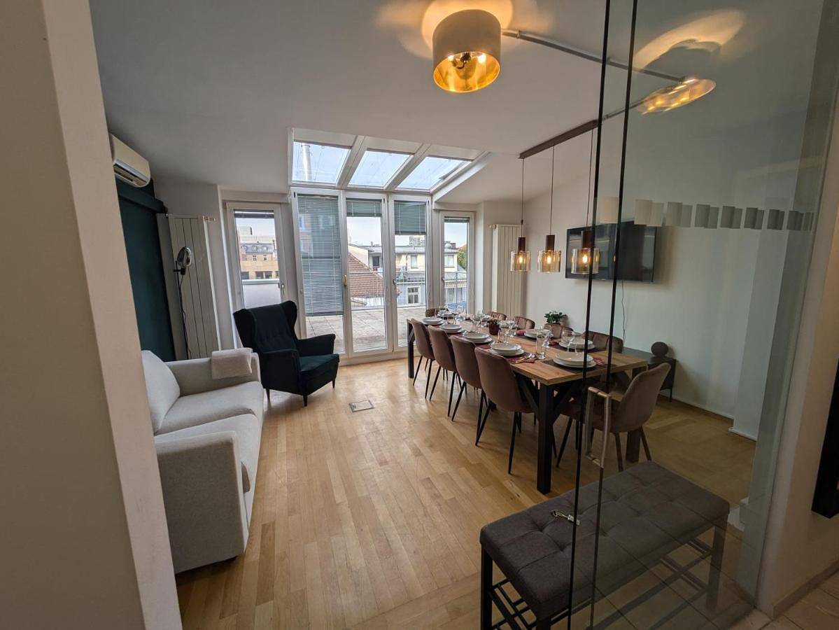 Ganze Wohnung, Munich Large Apartment 145 qm and 5 Bedrooms with Roof Terrace in centrally located 1 to 14 Guests in München Ludwigsvorstadt, München