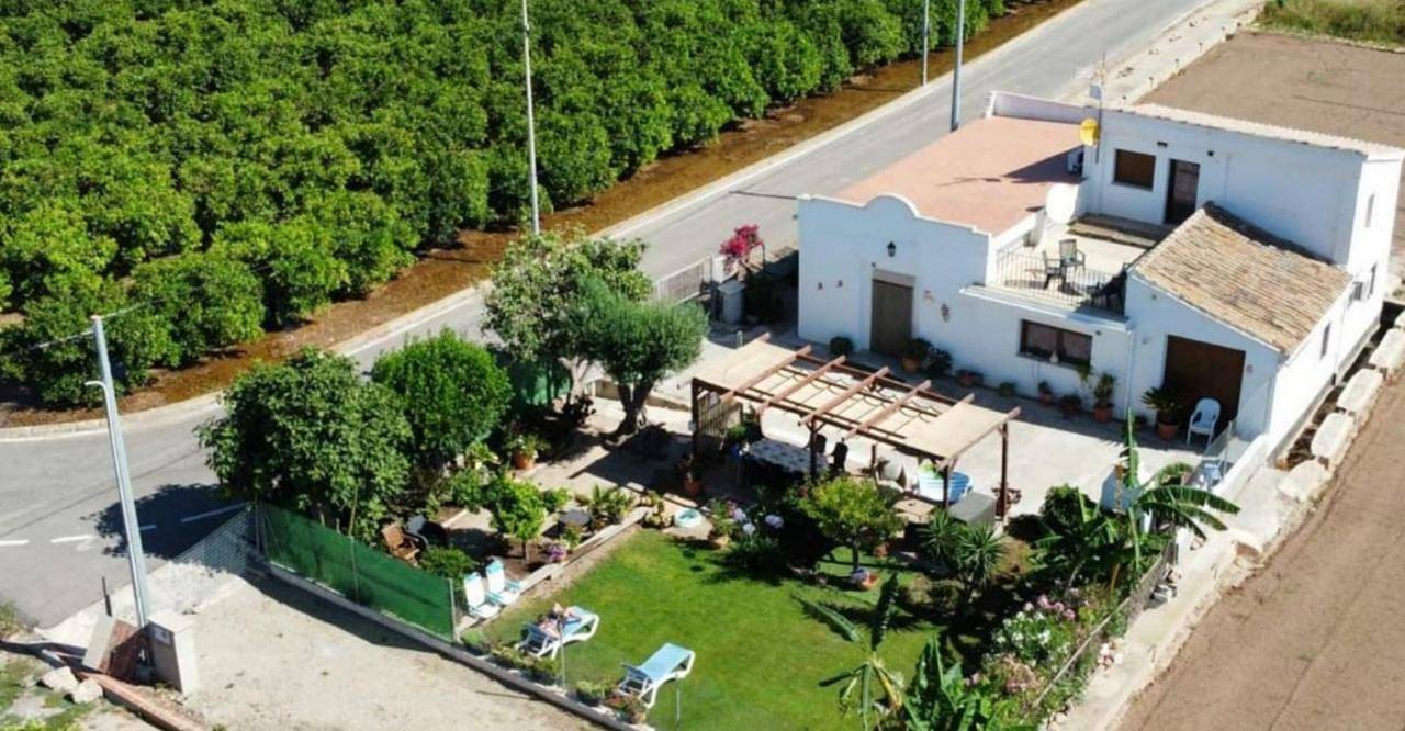 Three-Bedroom Townhouse in Valencia, Costa de Valencia