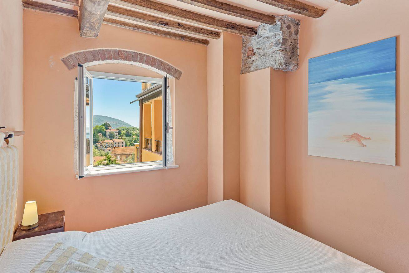 Casa Limoncino · Elegant House with Sea View Terrace in Pitelli, La Spezia