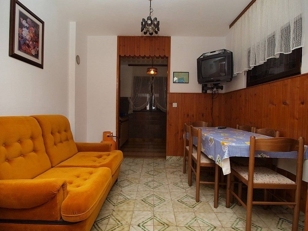 Ganze Wohnung, 3-Zimmer-Ferienwohnung mit Terrasse Valbandon, Fazana A-24921-a in Valbandon, Südküste Istrien