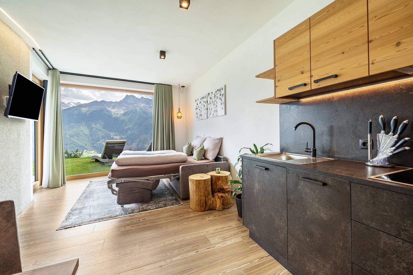 Ganze Wohnung, Ferienwohnung 'Paflur Lodges Lärchenduft' mit Bergblick, Garten und Wlan in Tanas, Laas