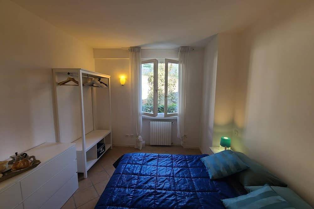 Geheel appartement, Sandra apartment with pool in Lonato, Garda Bergen