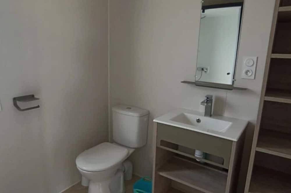 Zecamping 3 étoiles pataugeoire fitness sauna locatif Tv 20m2 2 pers in Pouldreuzic, Côte de Cornouaille