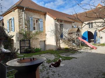 Gîte pour 6 personnes, avec jardin et vue, animaux acceptés à Santenay