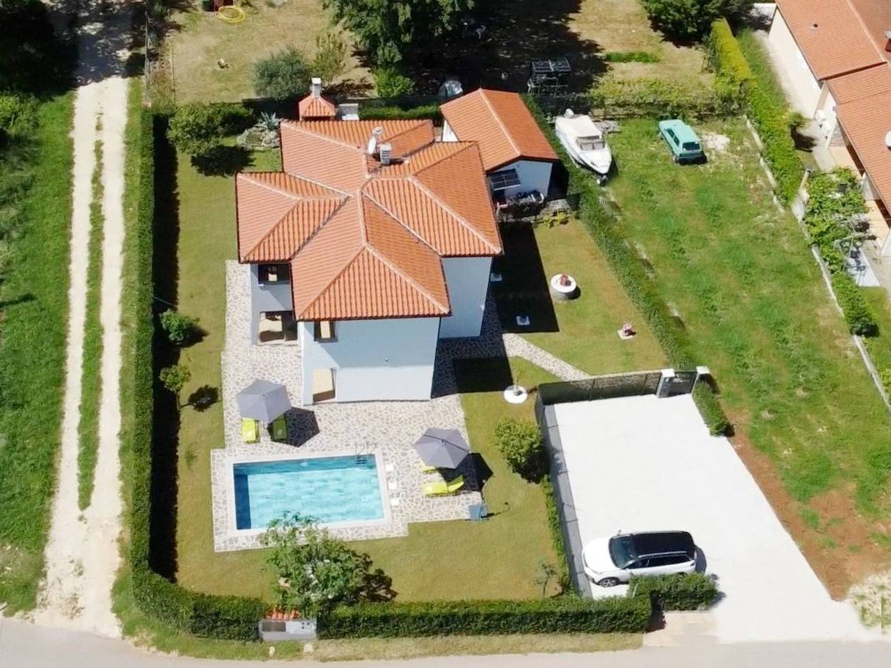 Ganze Wohnung, Apartment 2 in einer neuen Villa mit Pool in ruhiger Lage in Umag und Umgebung