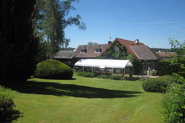 Chambre d’hôte pour 2 personnes, avec piscine ainsi que terrasse et jardin à Châteauneuf-la-Forêt