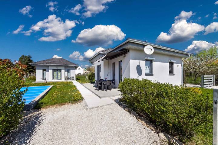 Holiday home modernly furnished with pool, washing machine and dishwasher in Ábrahámhegy, Balaton Region