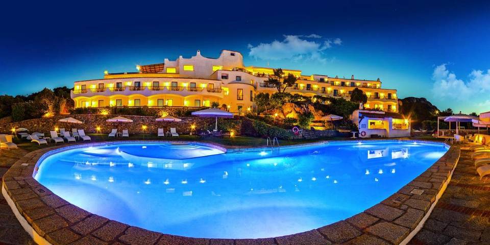 Hôtel pour 4 personnes, avec Terrasse ainsi que Jardin et Piscine à Porto Cervo