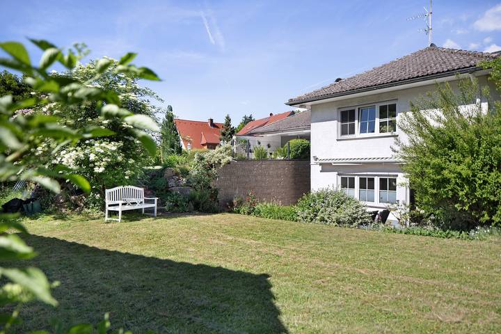 Ganze Wohnung, Ferienwohnung 'Talhausen' mit privater Terrasse, privatem Garten und Wi-Fi in Ebringen, Südschwarzwald