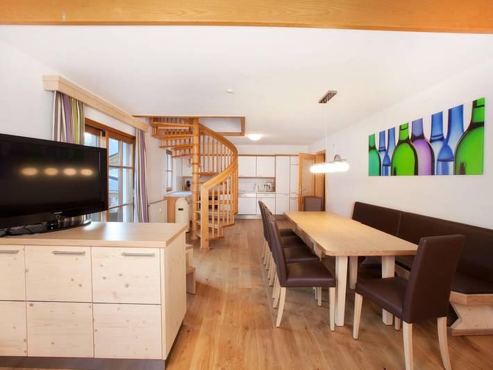 Ferienwohnung für 10 Personen, mit Balkon und Pool sowie Sauna und Ausblick