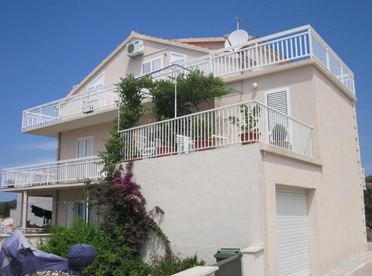 Albergo a gestione familiare per 2 persone con vista oceano in Lesina (Croazia), Isola di Lesina