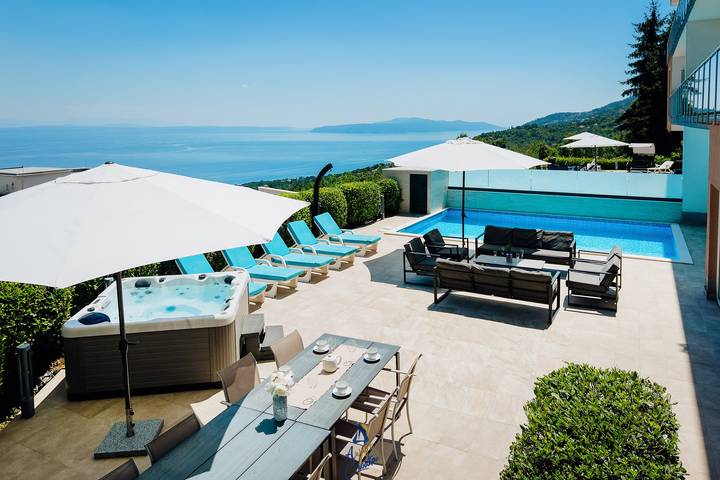 Villa für 10 Personen, mit Balkon und Terrasse sowie Garten und Pool in Grad Opatija