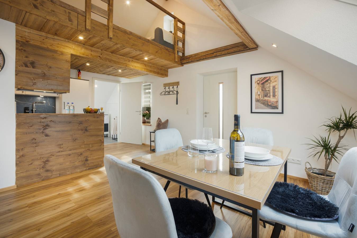 Ganze Wohnung, Öschweg Ferienwohnung im Allgäu mit Bergblick, Balkon und WLAN, keine Monteure in Leutkirch im Allgäu, Region Bodensee-Oberschwaben