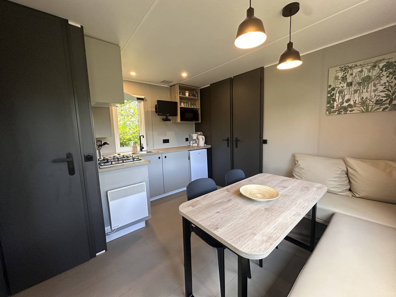 Kinderfreundliche 4-Personen-Lodge auf einem Familiencampingplatz in Wateren, Drenthe in Wateren, Regio Zwolle
