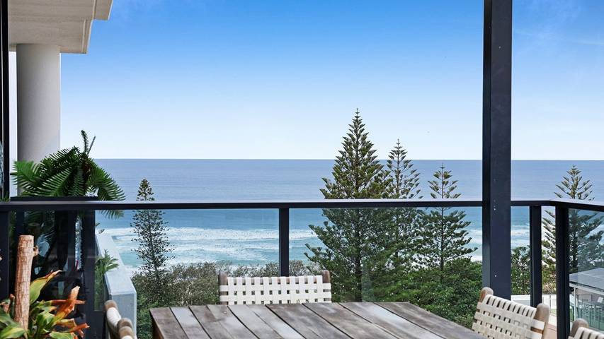 Holiday letting for 4 people, with balcony/terrace and pool in Burleigh Heads