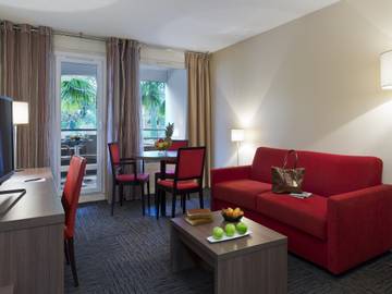 Hôtel pour 4 Personnes dans Ferney-Voltaire, Gex, Photo 1