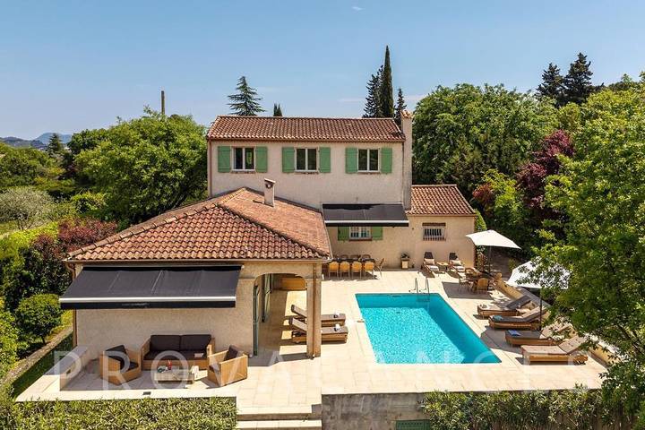 Location de vacances pour 12 personnes, avec jardin et piscine à La Gaude - 2