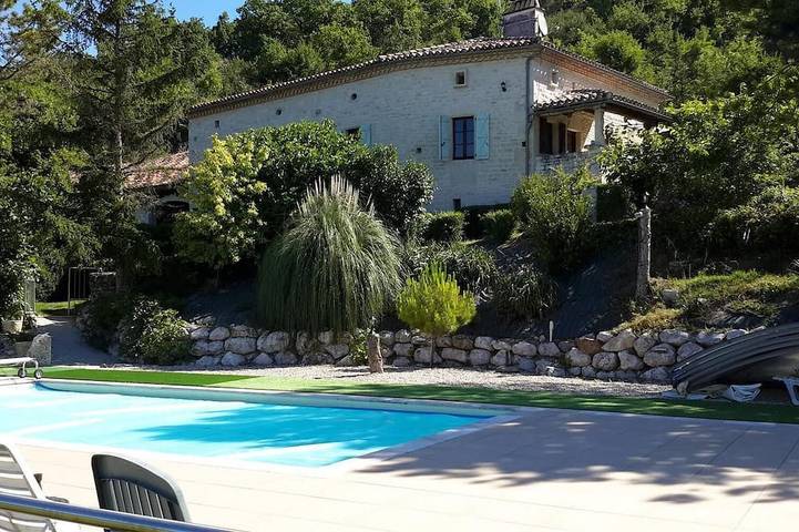 Location de vacances pour 15 personnes, avec jardin à Valprionde