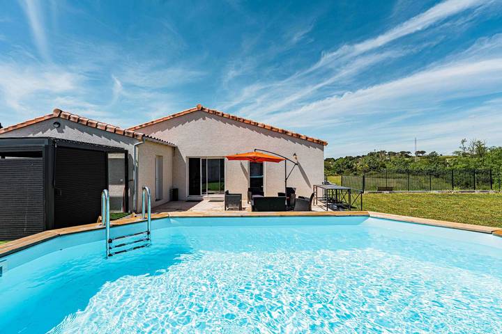 Villa pour 6 personnes, avec piscine et jardin - 1