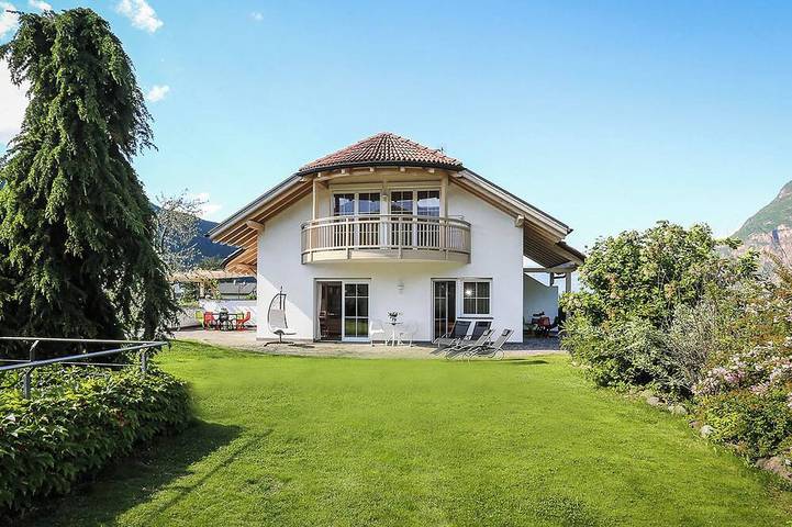 Ferienhaus für 8 Personen, mit Balkon und Garten in Auer