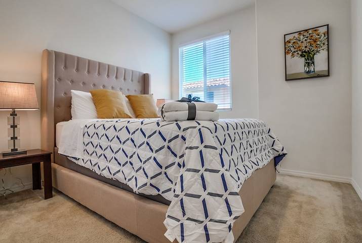 Vacation rental for 4 people, with balcony in Temple City