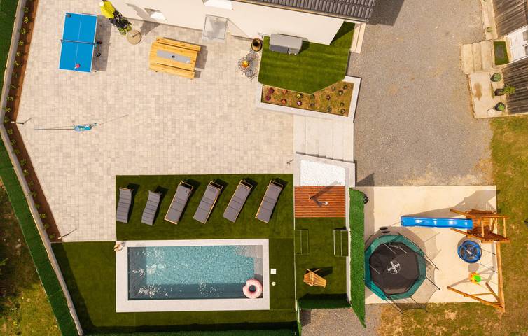 Geräumige 2-Zimmer-Wohnung mit beheiztem Pool und WLAN in bester Lage in Lika-Senj